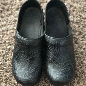 Black ordinate Dansko size 8 (38) Clogs